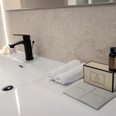 Alexandradesignsuite -eleganza A Due Passi Dal Centro 아파트 *