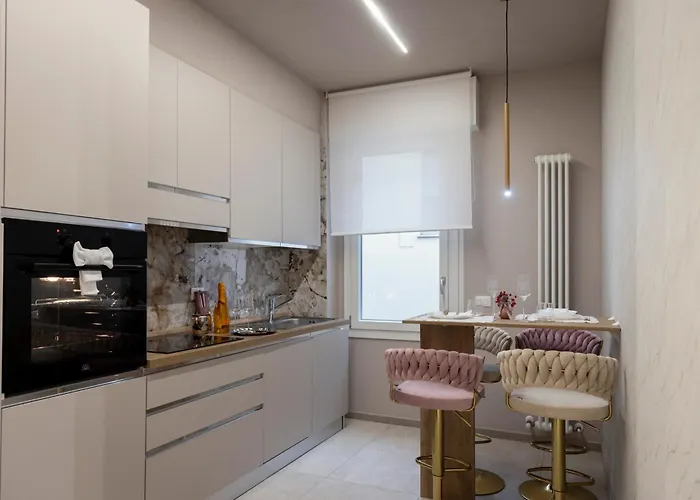 Alexandradesignsuite -eleganza A Due Passi Dal Centro Appartement