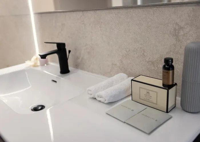 Alexandradesignsuite -eleganza A Due Passi Dal Centro Appartement *